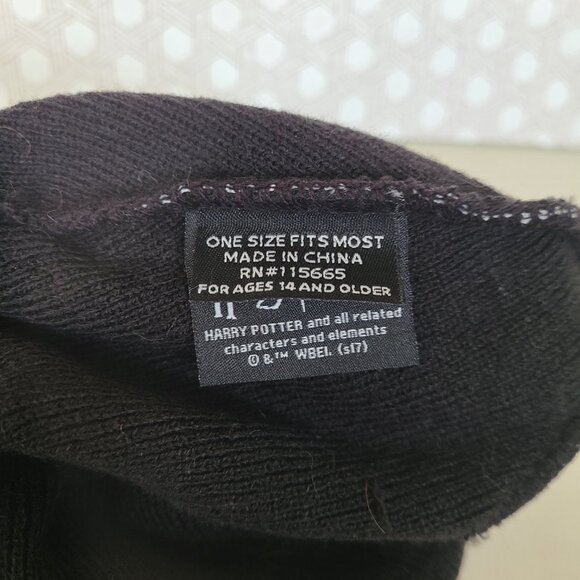 Harry Potter Beanie Black & Gold 'I Solemnly Swear that I am up to no GOOD' - Picture 7 of 8